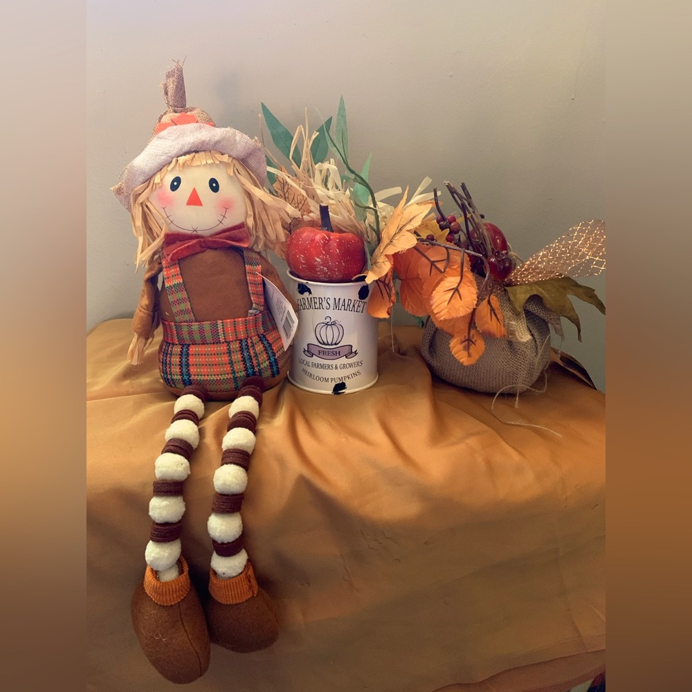 Fall decorations - Picture 1 of 4